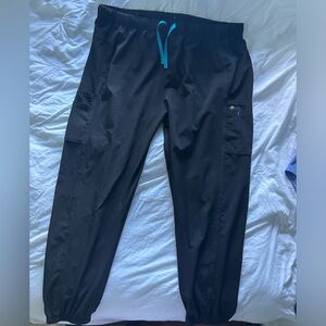 Women’s 2XL Carhartt jogger scrubs (black)